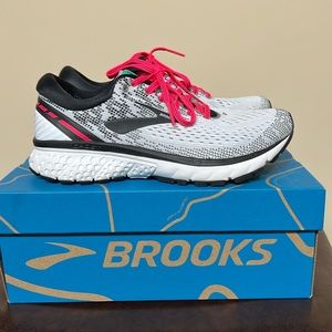 Woman’s Brooks Ghost 11